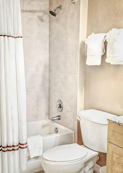 Entire Rental 3-Br Minutes From Disney X8 Hot Tub Apartment 2204 Orlando Exteriör bild