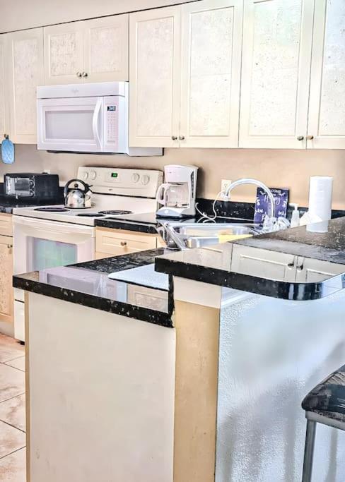 Entire Rental 3-Br Minutes From Disney X8 Hot Tub Apartment 2204 Orlando Exteriör bild